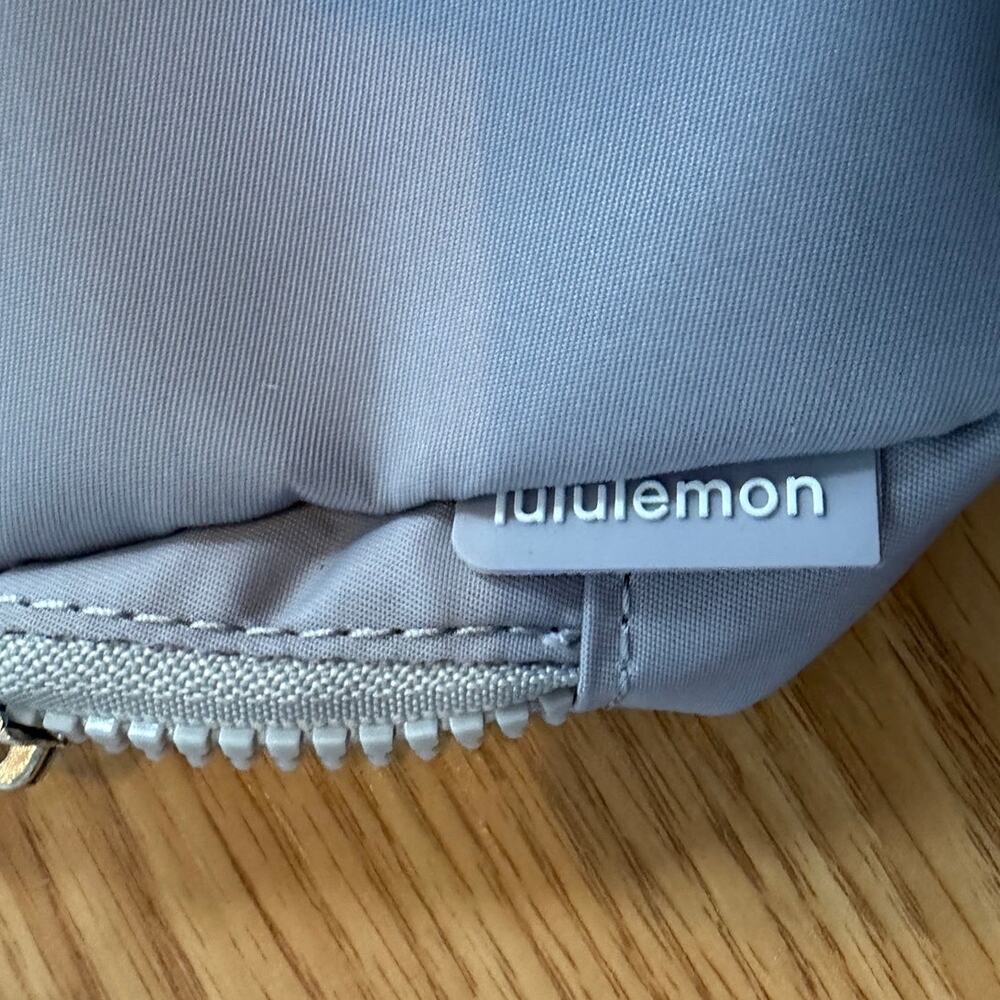 New with Tags Lululemon Grey Belt Bag - Picture 7 of 8